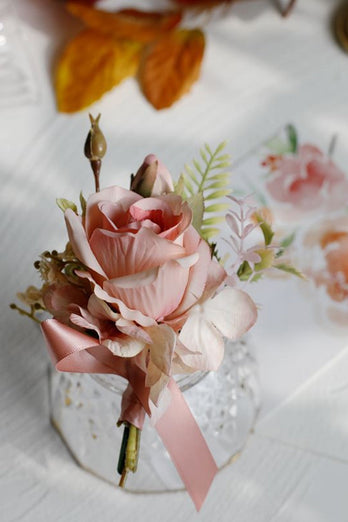 Elegant rouge Prom Wrist Corsage och mäns Boutonniere för bröllopsfest