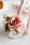 Elegant rouge Prom Wrist Corsage och mäns Boutonniere för bröllopsfest