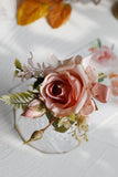 Elegant rouge Prom Wrist Corsage och mäns Boutonniere för bröllopsfest