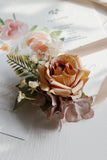 Elegant rouge Prom Wrist Corsage och mäns Boutonniere för bröllopsfest