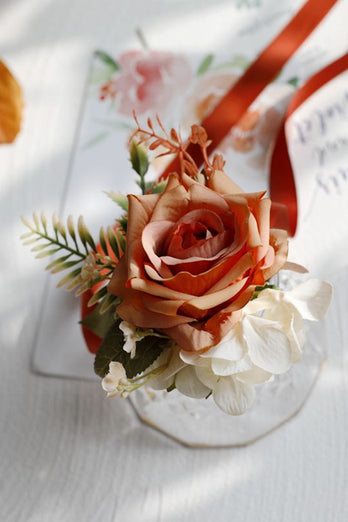 Elegant rouge Prom Wrist Corsage och mäns Boutonniere för bröllopsfest