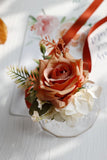 Elegant rouge Prom Wrist Corsage och mäns Boutonniere för bröllopsfest