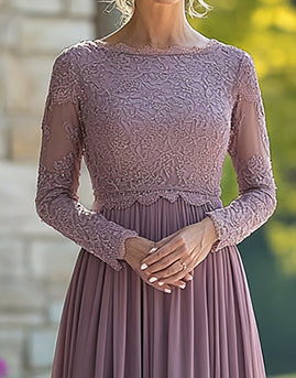 Black Tie Vintage Lila Kolumn Scoop Chiffong Lång Klänning till brudens mor med spetsapplikationer