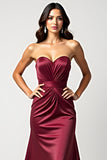 Axelbandslös Burgundy Mermaid Satin Plisserad Formell Klänning