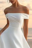 Vit Off The Shoulder Satin Graduation Klänning