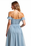 Dusty Blue Off The Shoulder rynkad lång brudtärna klänning