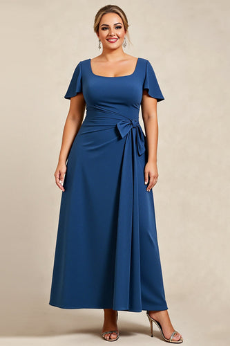 Bläckblå A Line Satin Plus Size Klänning till brudens mor med korta ärmar