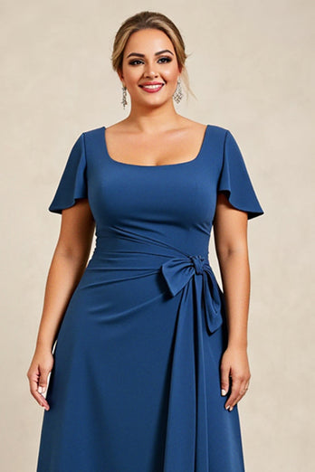 Bläckblå A Line Satin Plus Size Klänning till brudens mor med korta ärmar
