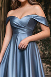 En linje Dusty Blue Off The Shoulder Plisserad Plus Lång Prom Klänning