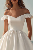 Off the Shoulder Ruffle Vit Graduation Klänning