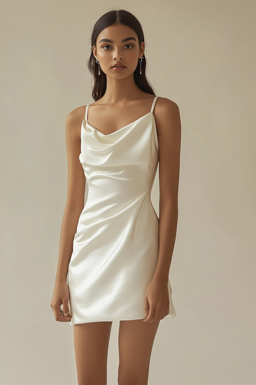 Cowl Neck Satin Kort Vit Graduation Klänning