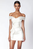Off The Shoulder Vit Satin Bodycon Examensklänning
