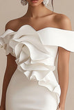 Vit Off The Shoulder Satin Ruffled Graduation Klänning