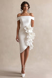 Off the Shoulder Vit Satin Graduation Klänning Med Ruffles