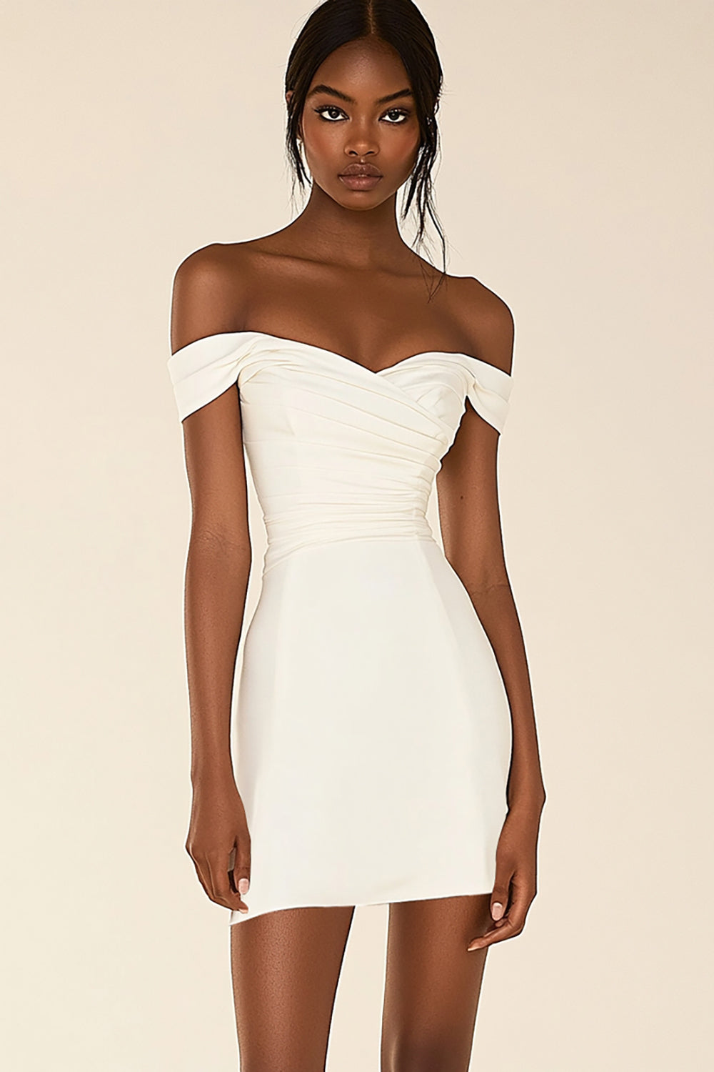 Off the Shoulder Vit Satin Bodycon Examensklänning