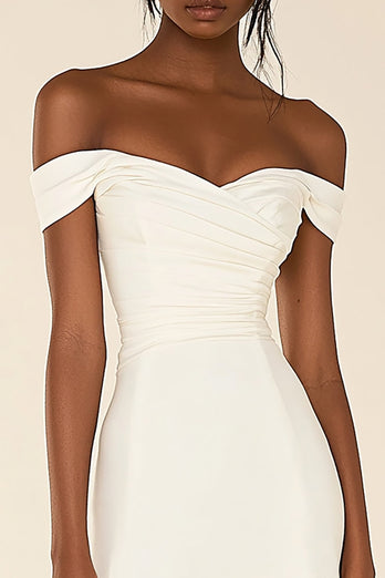 Off the Shoulder Vit Satin Bodycon Examensklänning
