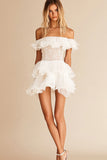 Off the Shoulder Vit Ruffled Spets Kort Examen Klänning