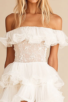 Off the Shoulder Vit Ruffled Spets Kort Examen Klänning