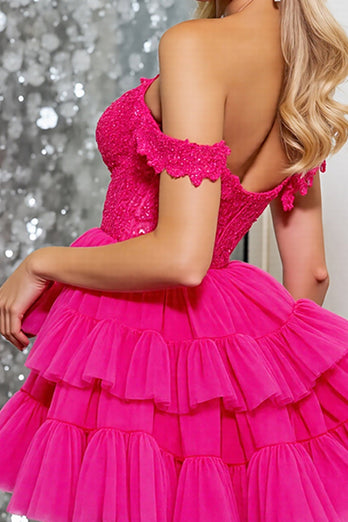 En linje från axeln Fuchsia Tiered Mini Homecoming Klänning