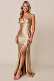 Guld Slida Cowl Neck Satin Bridesmaid Klänning med slits