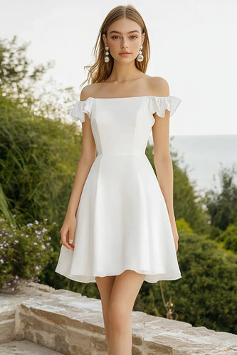 Off The Shoulder Vit Satin Ruffled Graduation Klänning