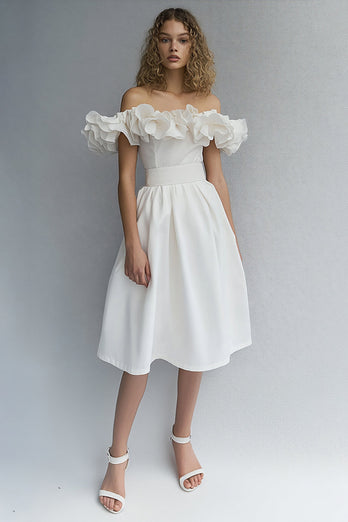 Off The Shoulder En linje Volang Vit Graduation Klänning