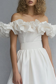 Off The Shoulder En linje Volang Vit Graduation Klänning