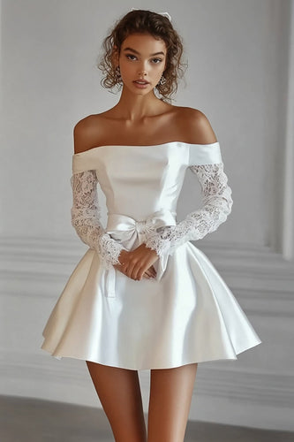 Off The Shoulder Långa ärmar En linje Vit Graduation Klänning