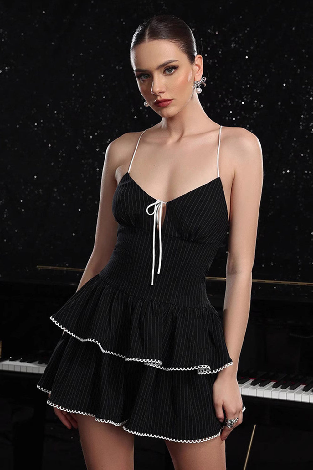 Svart Tiered Spaghetti Straps En linje Randig Cocktail Klänning
