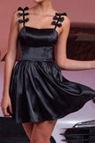 Svart Satin A Line Spaghetti Straps Cocktailklänning Med Rosetter