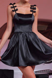 Svart Satin A Line Spaghetti Straps Cocktailklänning Med Rosetter