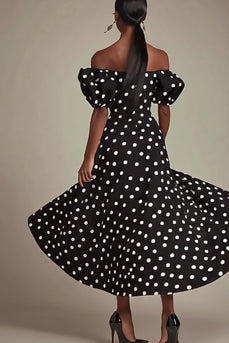 Svart En linje från axeln Vit Polka Dots Klänning med slits