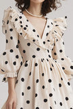 Ivory A Line V-hals Volang Svart Polka Dots Klänning med puffärmar