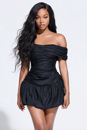 Off the Shoulder Bodycon rynkad liten svart klänning