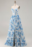 Vitblå blommig axelbandslös A-linje korsett med lager volang lång balklänning med slits