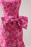 Axelbandslös fuksia blommig sjöjungfru med sidoslits lång balklänning med rosett