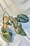 Grön fotledsrem med öppen tå transparenta högklackade skor med 3D-blomma