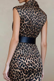 Brun leopard bodycon-mönstrad satin midi-arbetsklänning med bälte
