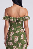Off-the-shoulder mörkgrön blomsterfärgad volangklänning med slits