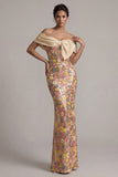 Axelraklig blommig sjöjungfru glittrig gul lång brudmors klänning med rosett