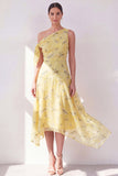 Enaxlad A-linje gul chiffon asymmetrisk midi-blommig klänning