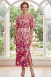 Fuchsia blommig bateau-hals broderad midi-brudmors klänning med slits