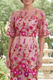 Fuchsia blommig bateau-hals broderad midi-brudmors klänning med slits