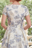 Dammig blå Jacquard rund hals blommig lång brudmorsklänning med kortärmade ärmar