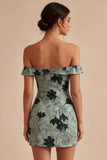 Grön tight kort blommig off-shoulder examensklänning