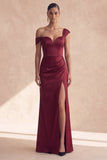 Off-the-shoulder burgundy sjöjungfruklänning med slits