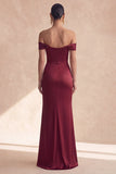 Off-the-shoulder burgundy sjöjungfruklänning med slits