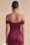 Off-the-shoulder burgundy sjöjungfruklänning med slits