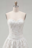 A-Line White Sweetheart blommig hemkomstklänning
