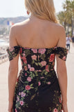 Svart axellös bodycon blommig hemkomstklänning med skärp